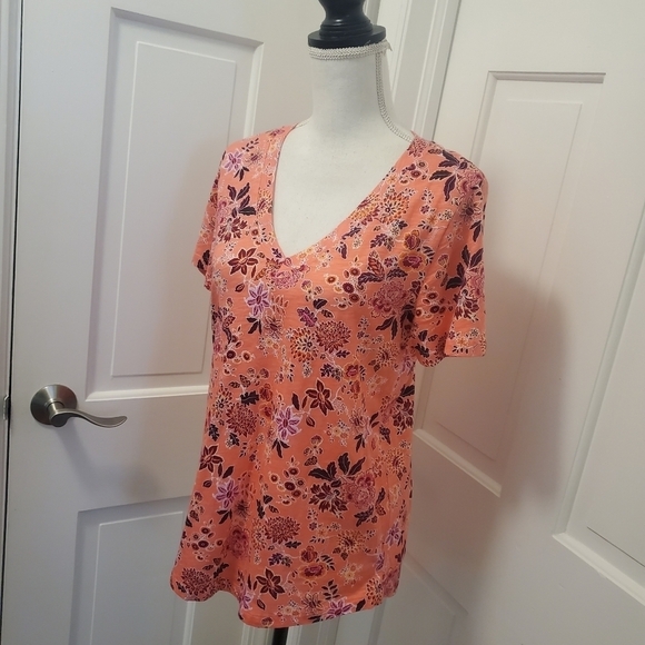 LOFT Floral Print vneck tee shirt 100% cotton Size Small, colorful - Picture 2 of 9